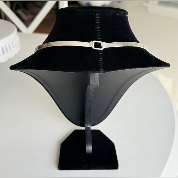 Elegant Silver Tone Rabbit Pendant Choker Necklace - Picture 4 of 12